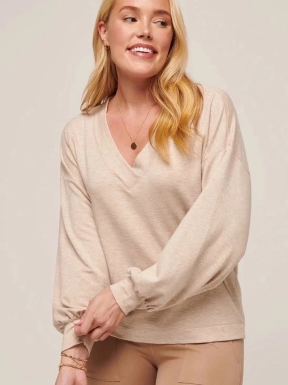 Travis Mathew Women's TM1LC007 Long Weekend V-Neck